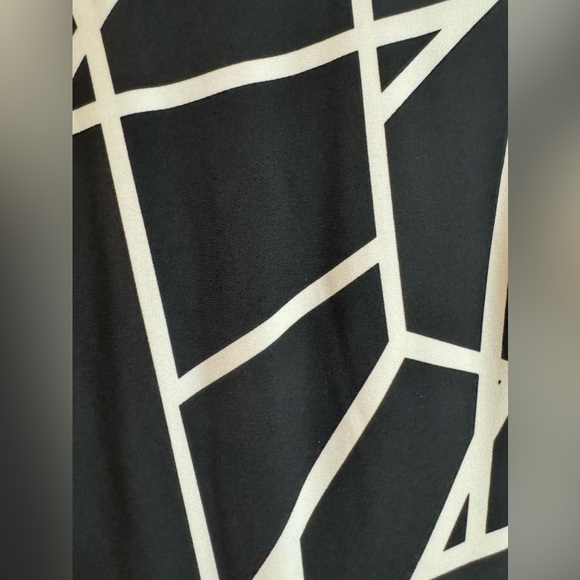NWT Tommy Hilfiger black & white patterned sleeveless sheath, tunic style dress - Picture 11 of 11